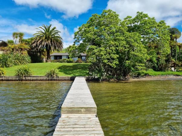 Lake Haven - On The Lakefront Hamurana エクステリア 写真